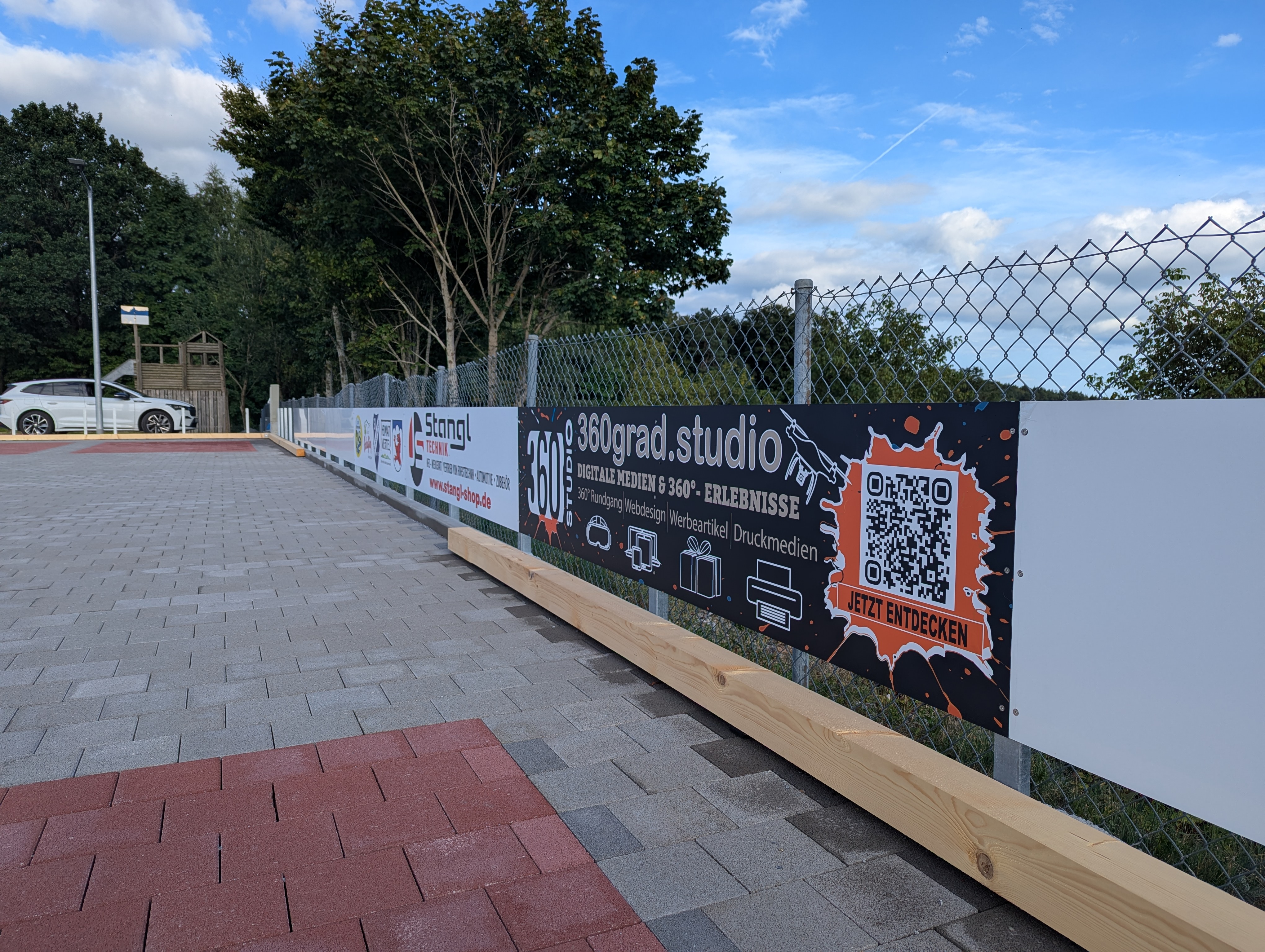 360grad.studio Banner am Sportplatz